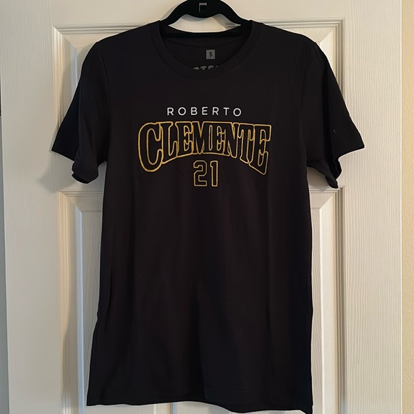 3 for $15 Deal - Roberto Clemente 21 Tshirt • size small - Picture 1 of 2